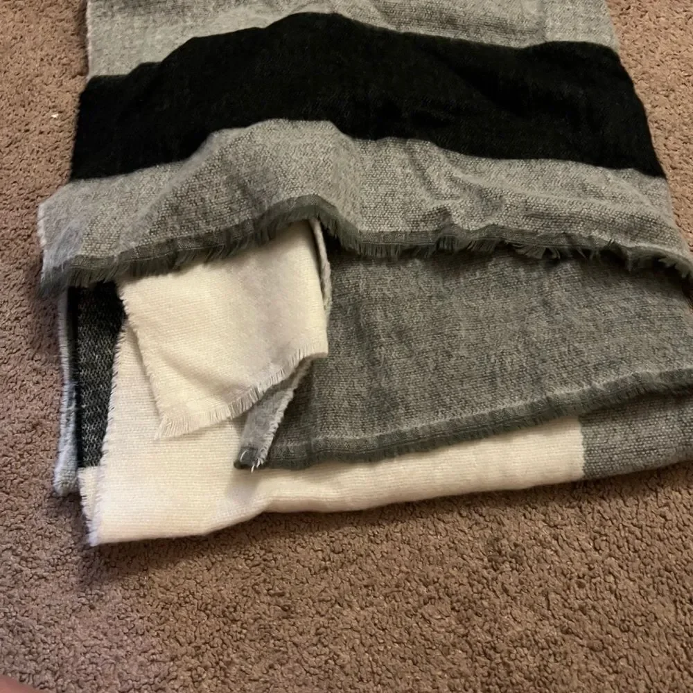 Zara OS wide scarf‎
